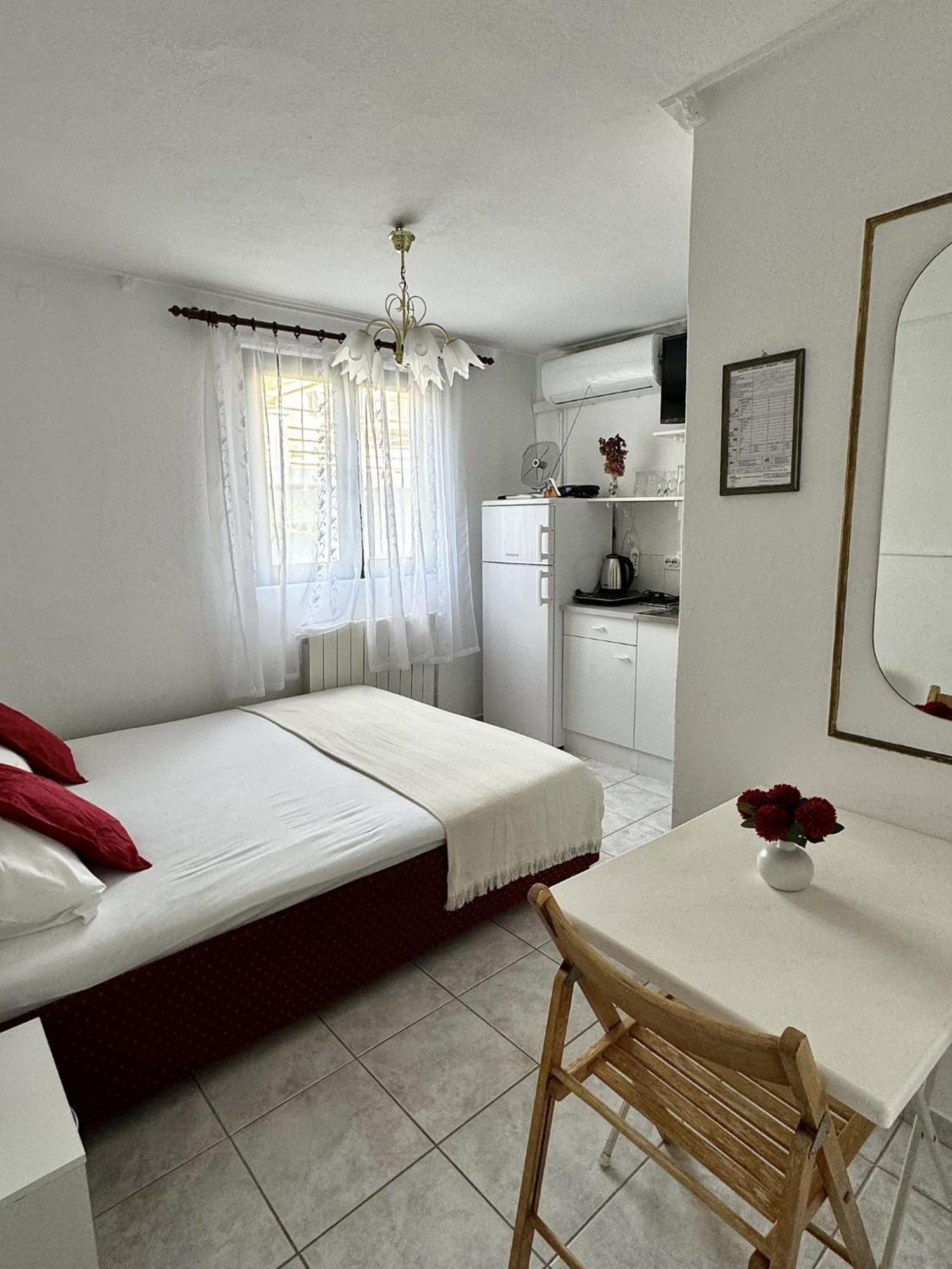 Apts&rooms Makaj - 80m from beach Basina Exteriör bild